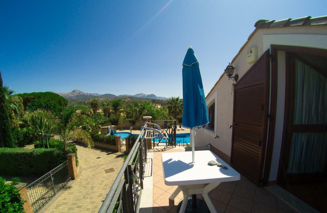 Mansarda Con Vista Piscina Villa Campofelice Di Roccella Exterior photo