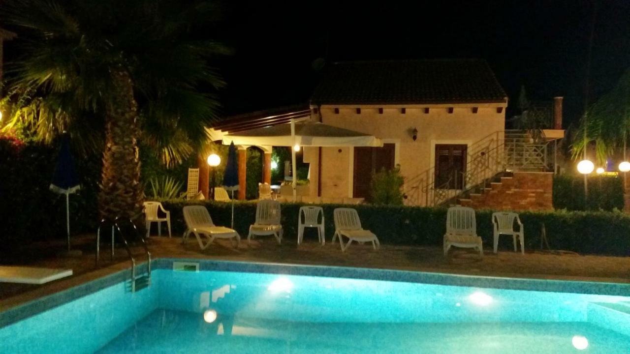 Mansarda Con Vista Piscina Villa Campofelice Di Roccella Exterior photo